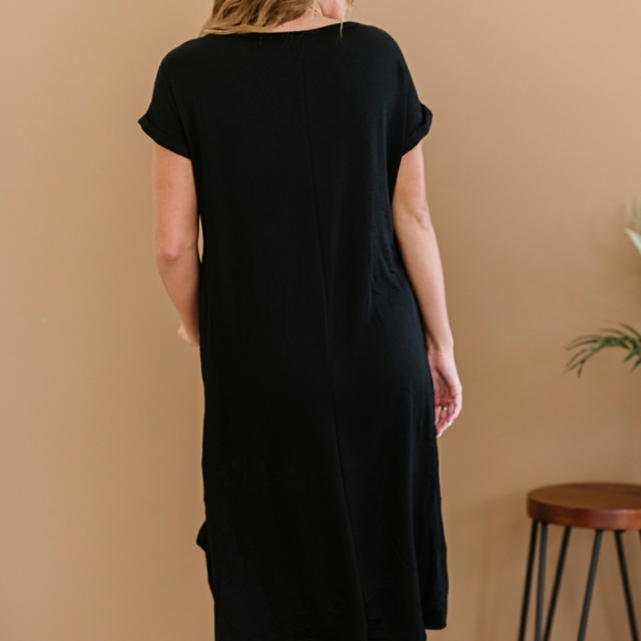 P & Rose Plot Twist Full Size T-Shirt Dress with Pockets in Black - Picture 7 of 7